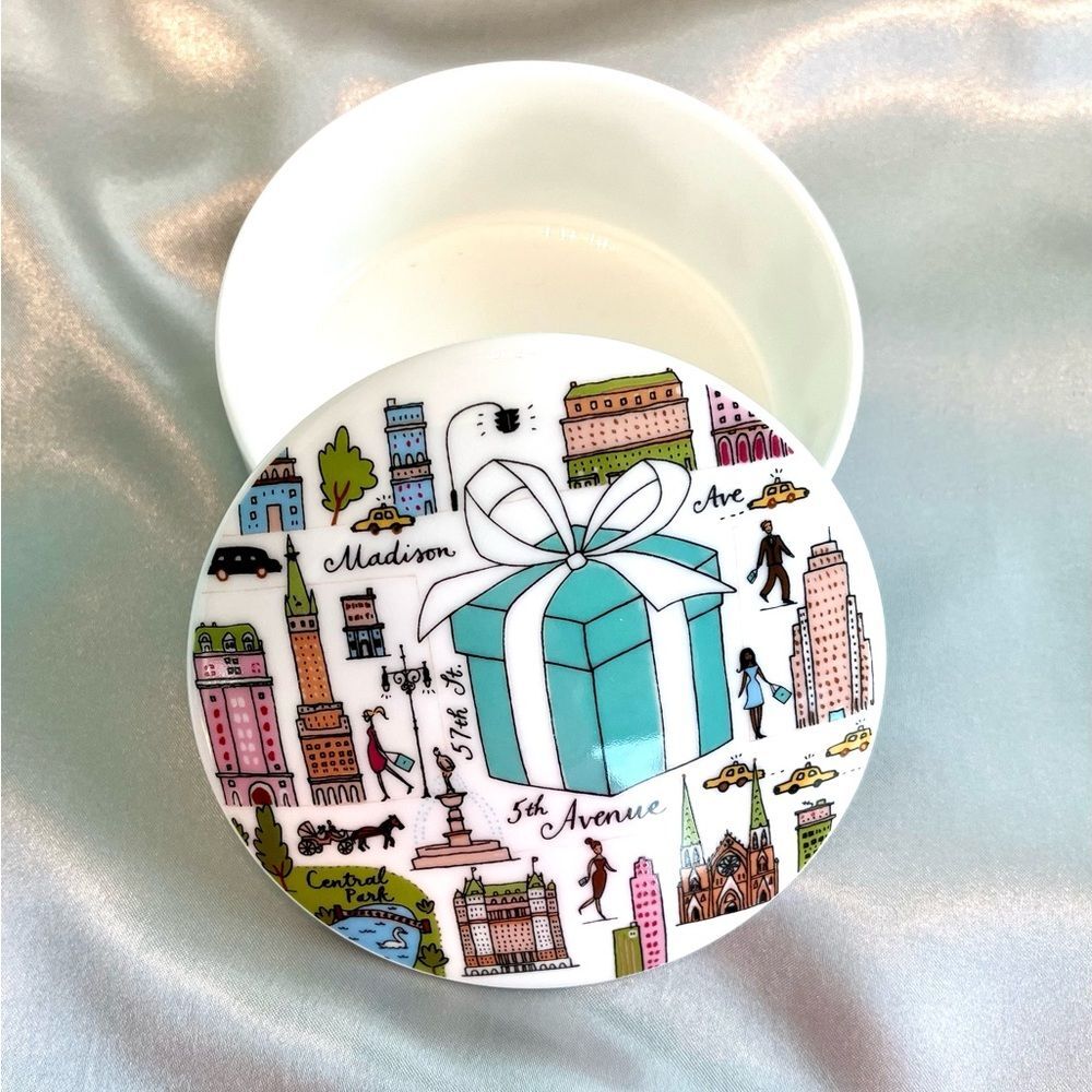 Tiffany & Co New York 5th Fifth Ave Porcelain Trinket Box 4" New Retired Rare
